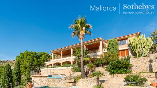 Hilltop villa overlooking whole Puerto Pollensa Hilltop villa overlooking whole Puerto Pollensa